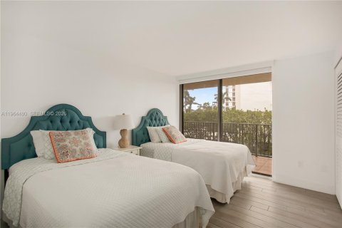 Condominio en alquiler en Miami, Florida, 3 dormitorios, 164.81 m2 № 2029621 - foto 10