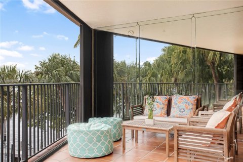 Condominio en alquiler en Miami, Florida, 3 dormitorios, 164.81 m2 № 2029621 - foto 19