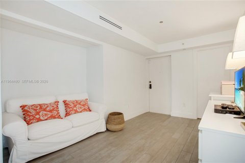 Condominio en alquiler en Miami, Florida, 3 dormitorios, 164.81 m2 № 2029621 - foto 12
