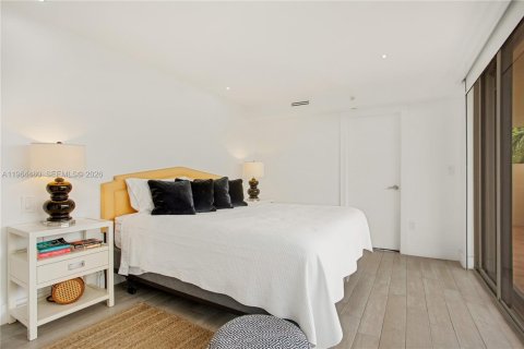 Condominio en alquiler en Miami, Florida, 3 dormitorios, 164.81 m2 № 2029621 - foto 11