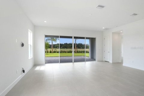 House in Wesley Chapel, Florida 3 bedrooms, 229.84 sq.m. № 1869402 - photo 9