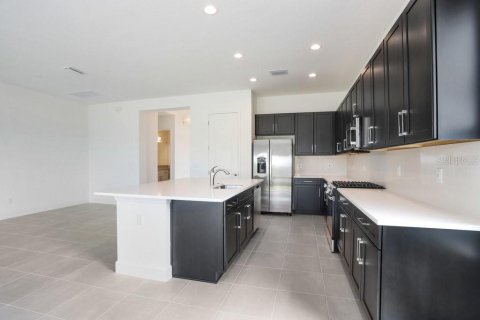 House in Wesley Chapel, Florida 3 bedrooms, 229.84 sq.m. № 1869402 - photo 7