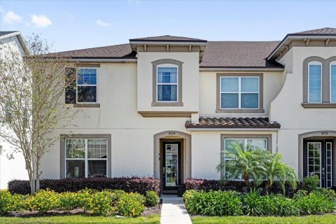 Adosado en venta en Kissimmee, Florida, 5 dormitorios, 213.12 m2 № 1904559 - foto 1