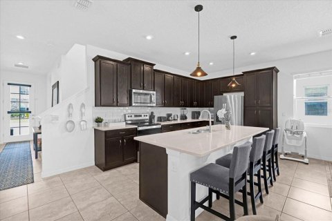 Adosado en venta en Kissimmee, Florida, 5 dormitorios, 213.12 m2 № 1904559 - foto 10