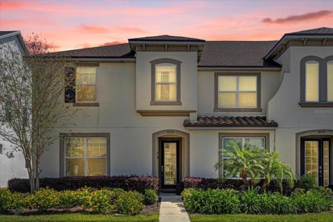 Adosado en venta en Kissimmee, Florida, 5 dormitorios, 213.12 m2 № 1904559 - foto 2