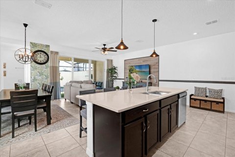 Adosado en venta en Kissimmee, Florida, 5 dormitorios, 213.12 m2 № 1904559 - foto 11