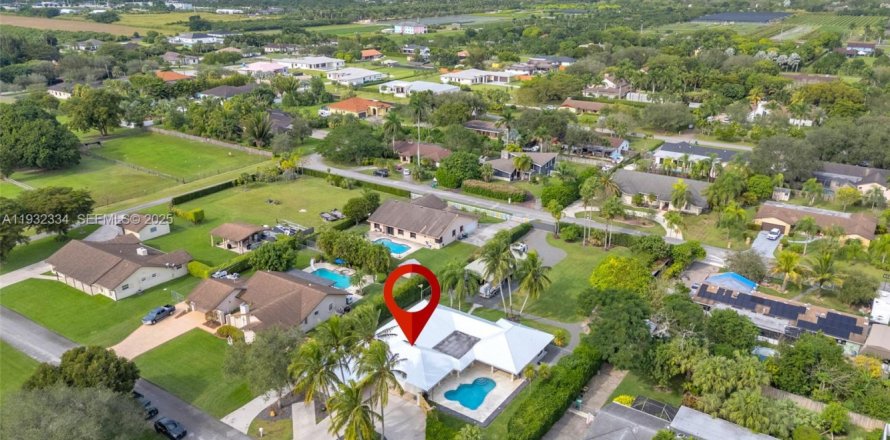 Дом в Хомстед, Флорида 4 спальни, 255.57м2 № 2035015