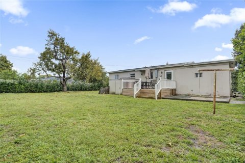 Casa en venta en Miami, Florida, 3 dormitorios, 119.66 m2 № 2056174 - foto 2