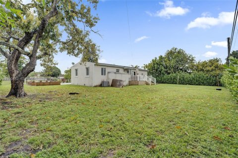 Casa en venta en Miami, Florida, 3 dormitorios, 119.66 m2 № 2056174 - foto 3