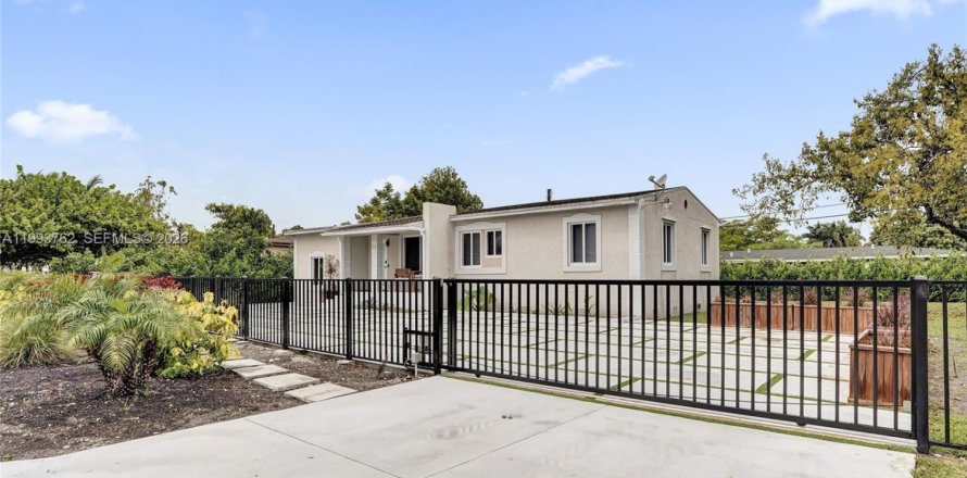 Casa en Miami, Florida 3 dormitorios, 119.66 m2 № 2056174