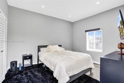 Casa en venta en Miami, Florida, 3 dormitorios, 119.66 m2 № 2056174 - foto 16