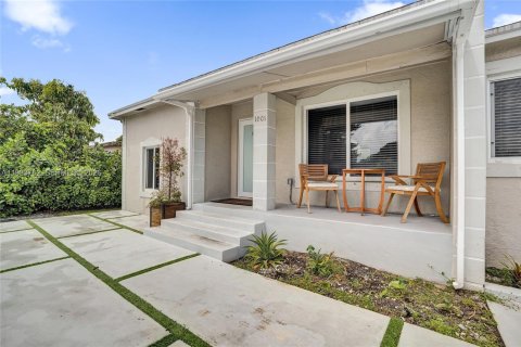 Casa en venta en Miami, Florida, 3 dormitorios, 119.66 m2 № 2056174 - foto 27