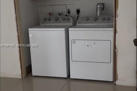 Copropriété à vendre à Miami, Floride: 2 chambres, 152.17 m2 № 2052248 - photo 17