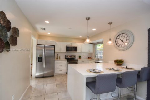 Купить виллу или дом в Холливуд, Флорида 3 спальни, 166.2м2, № 1948836 - фото 1