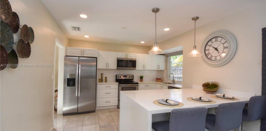 Дом в Холливуд, Флорида 3 спальни, 166.2м2 № 1948836