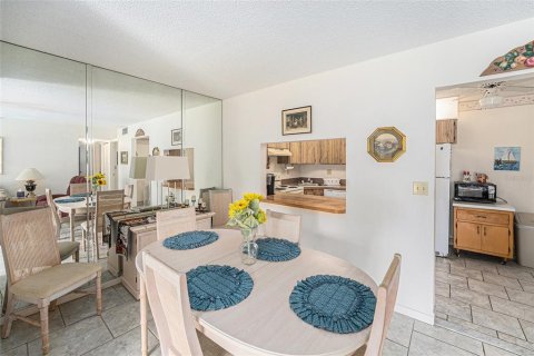 Condo in Palm Harbor, Florida, 2 bedrooms  № 1835008 - photo 12