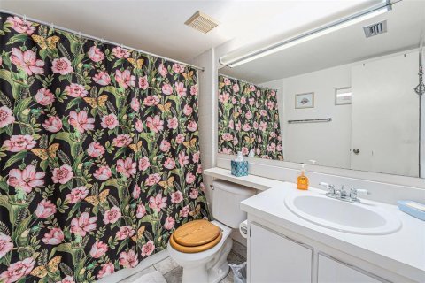 Condo in Palm Harbor, Florida, 2 bedrooms  № 1835008 - photo 25
