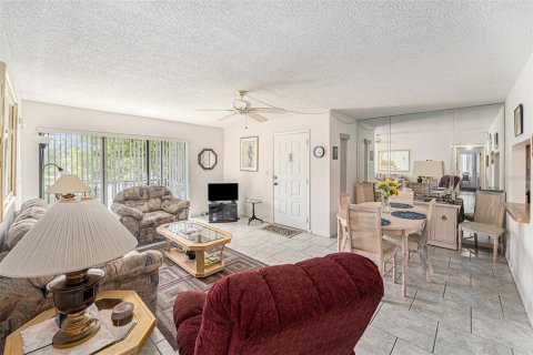 Condo in Palm Harbor, Florida, 2 bedrooms  № 1835008 - photo 11