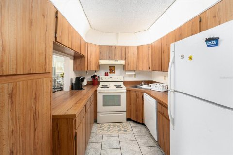 Condo in Palm Harbor, Florida, 2 bedrooms  № 1835008 - photo 15
