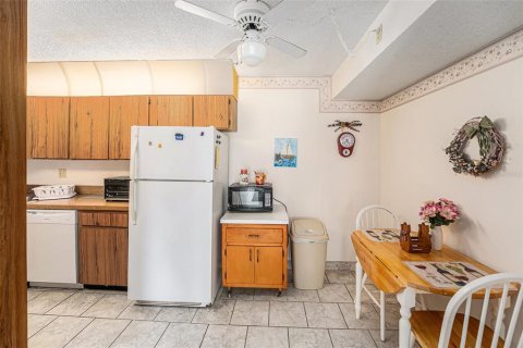 Condo in Palm Harbor, Florida, 2 bedrooms  № 1835008 - photo 14