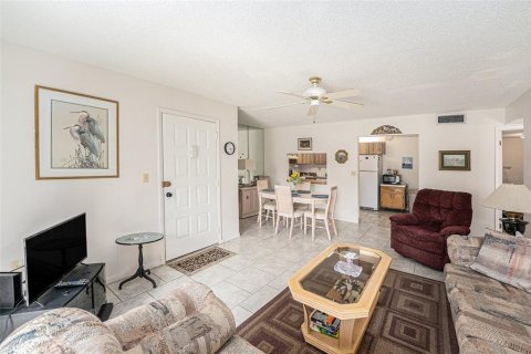Condo in Palm Harbor, Florida, 2 bedrooms  № 1835008 - photo 8