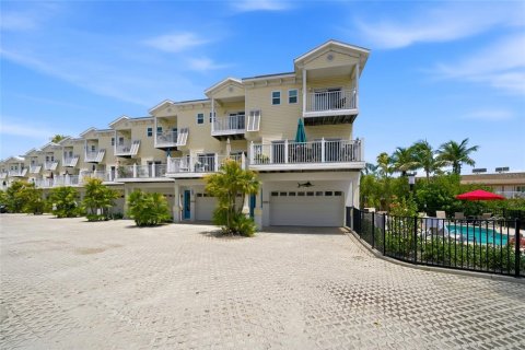 Adosado en Bradenton Beach, Florida 3 dormitorios, 141.58 m2 № 2100338
