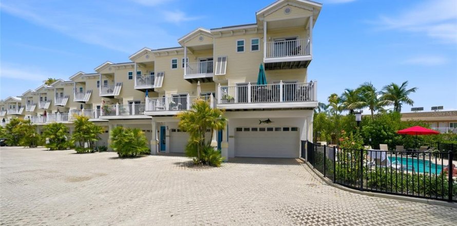 Adosado en Bradenton Beach, Florida 3 dormitorios, 141.58 m2 № 2100338