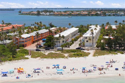 Adosado en venta en Bradenton Beach, Florida, 3 dormitorios, 141.58 m2 № 2100338 - foto 3