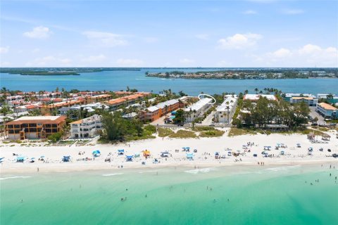 Adosado en venta en Bradenton Beach, Florida, 3 dormitorios, 141.58 m2 № 2100338 - foto 4
