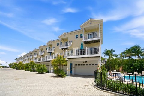 Adosado en venta en Bradenton Beach, Florida, 3 dormitorios, 141.58 m2 № 2100338 - foto 7