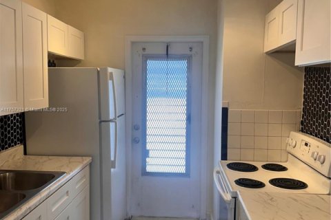 Apartamento en alquiler en Miami, Florida, 1 dormitorio, 61.32 m2 № 1978208 - foto 1