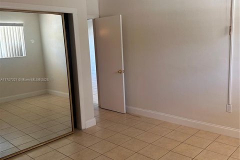 Apartamento en alquiler en Miami, Florida, 1 dormitorio, 61.32 m2 № 1978208 - foto 5
