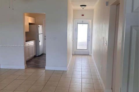 Apartamento en alquiler en Miami, Florida, 1 dormitorio, 61.32 m2 № 1978208 - foto 4