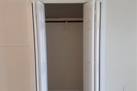 Apartamento en alquiler en Miami, Florida, 1 dormitorio, 61.32 m2 № 1978208 - foto 6