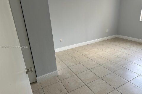 Купить кондоминиум в Майами, Флорида 2 спальни, 81.48м2, № 1956753 - фото 3