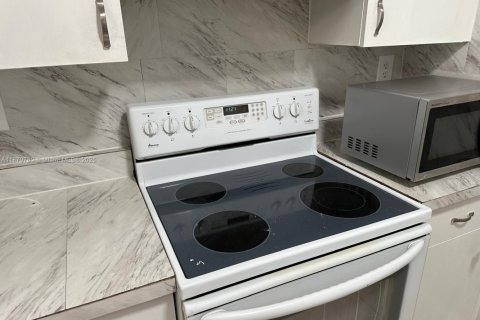 Купить кондоминиум в Майами, Флорида 2 спальни, 81.48м2, № 1956753 - фото 16