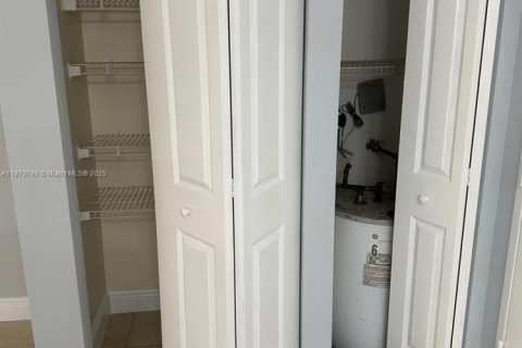 Купить кондоминиум в Майами, Флорида 2 спальни, 81.48м2, № 1956753 - фото 13