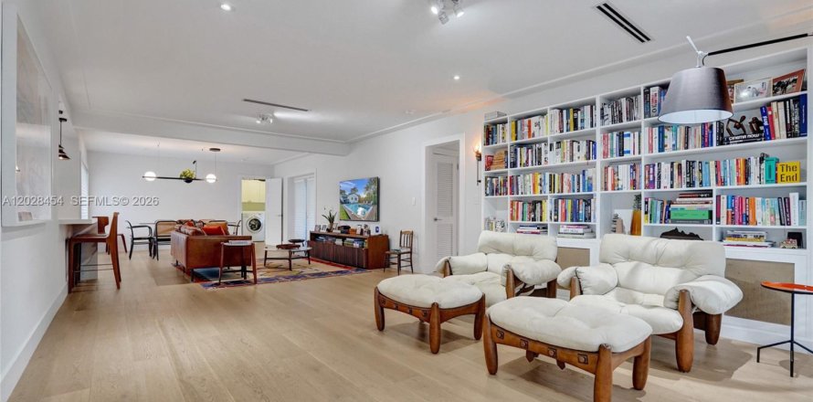 Villa ou maison à Miami Shores, Floride 4 chambres, 203.73 m2 № 2077403