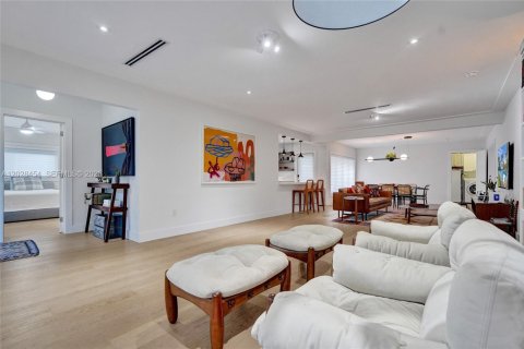 Villa ou maison à vendre à Miami Shores, Floride: 4 chambres, 203.73 m2 № 2077403 - photo 3