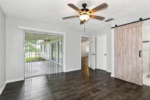 Villa ou maison à louer à Spring Hill, Floride: 4 chambres, 144 m2 № 2403030 - photo 5
