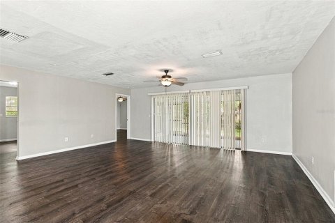 Villa ou maison à louer à Spring Hill, Floride: 4 chambres, 144 m2 № 2403030 - photo 3
