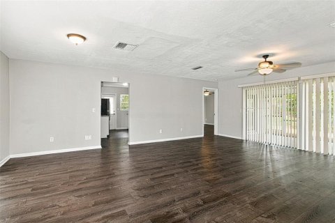 Villa ou maison à louer à Spring Hill, Floride: 4 chambres, 144 m2 № 2403030 - photo 4
