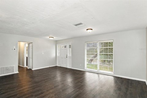 Villa ou maison à louer à Spring Hill, Floride: 4 chambres, 144 m2 № 2403030 - photo 2