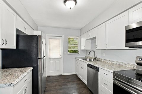 Villa ou maison à louer à Spring Hill, Floride: 4 chambres, 144 m2 № 2403030 - photo 6