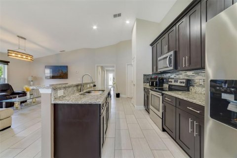 House in Deltona, Florida 3 bedrooms, 140 sq.m. № 1894018 - photo 6