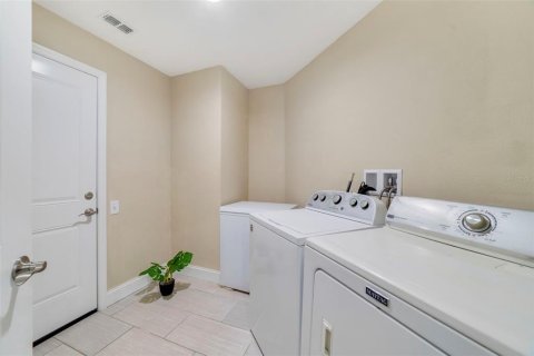 House in Deltona, Florida 3 bedrooms, 140 sq.m. № 1894018 - photo 16