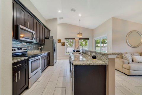 House in Deltona, Florida 3 bedrooms, 140 sq.m. № 1894018 - photo 5