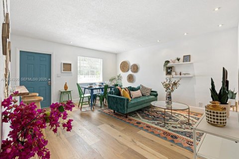 Снять в аренду виллу или дом в Форт-Лодердейл, Флорида 2 спальни, 46.45м2, № 1983641 - фото 5