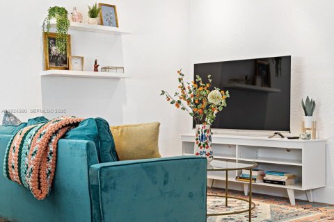 Снять в аренду виллу или дом в Форт-Лодердейл, Флорида 2 спальни, 46.45м2, № 1983641 - фото 4