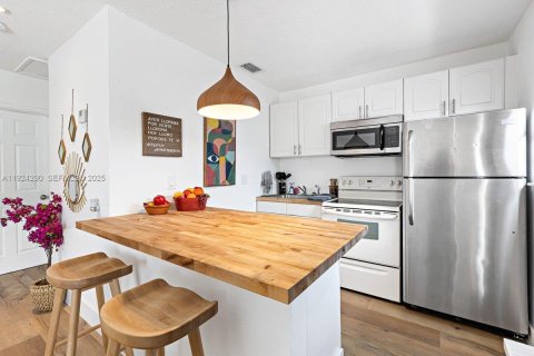 Снять в аренду виллу или дом в Форт-Лодердейл, Флорида 2 спальни, 46.45м2, № 1983641 - фото 10